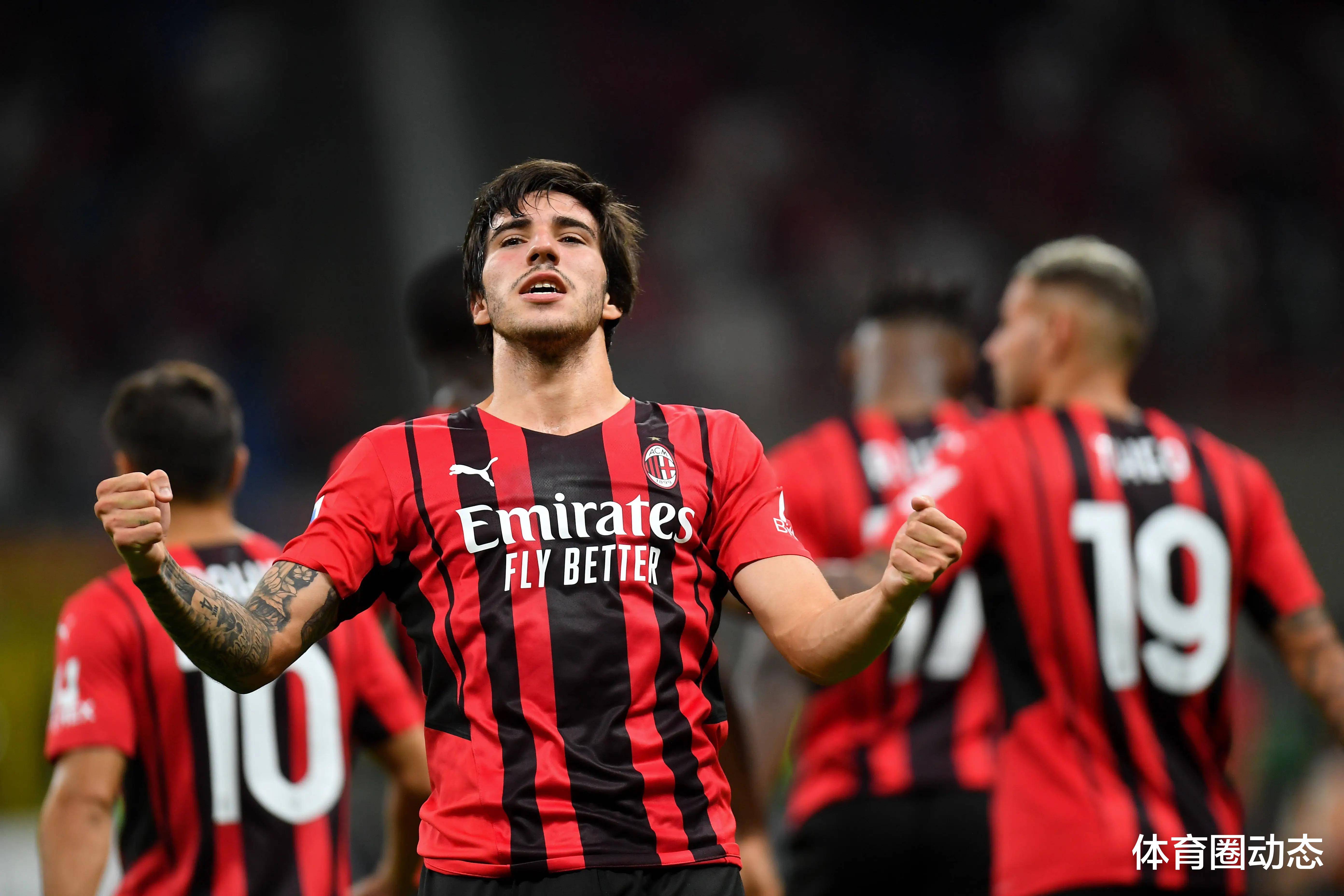 开云体育官网-红黑之战:米兰双雄争霸欧洲