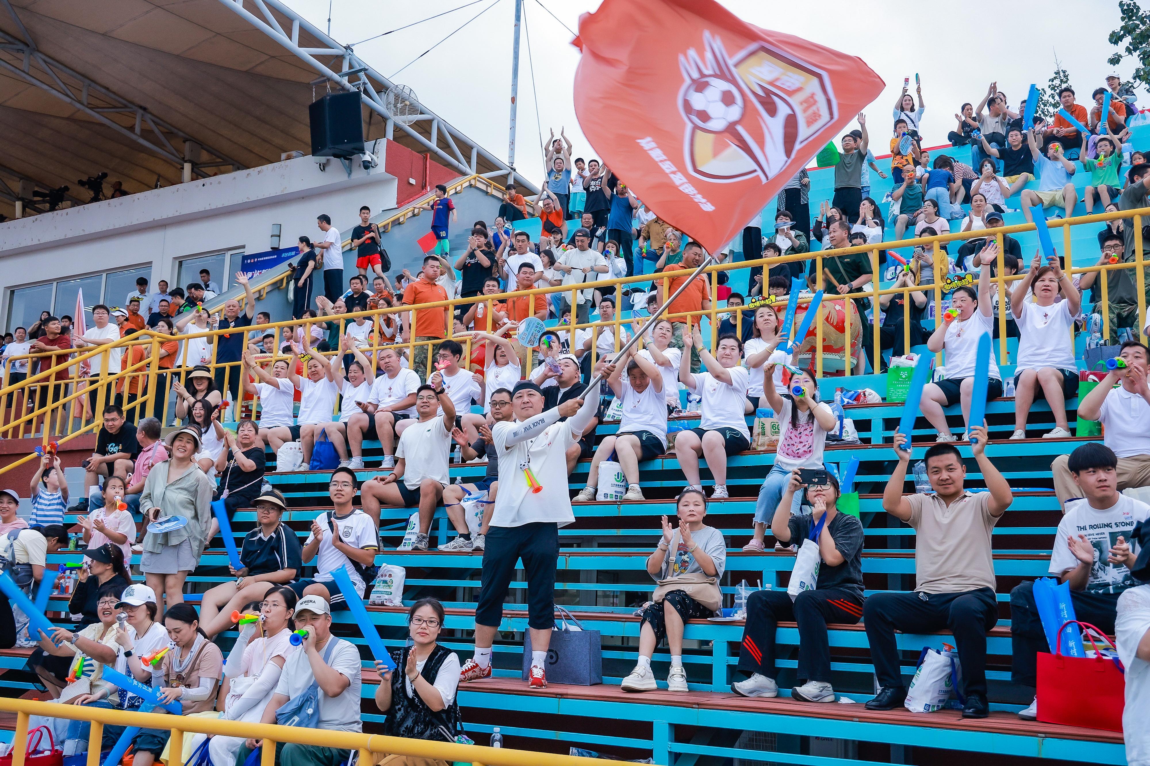 开云下载-精准传球打穿对方防线，团队合作当场展现的简单介绍