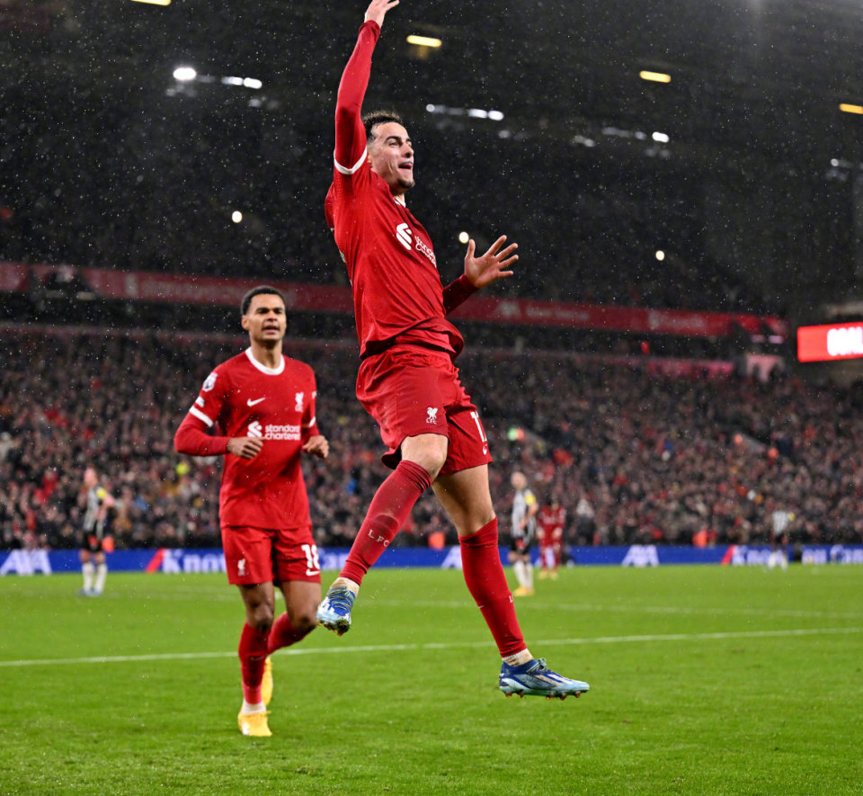 开云sport-阿诺德造点得分，利物浦客场赢得胜利的简单介绍