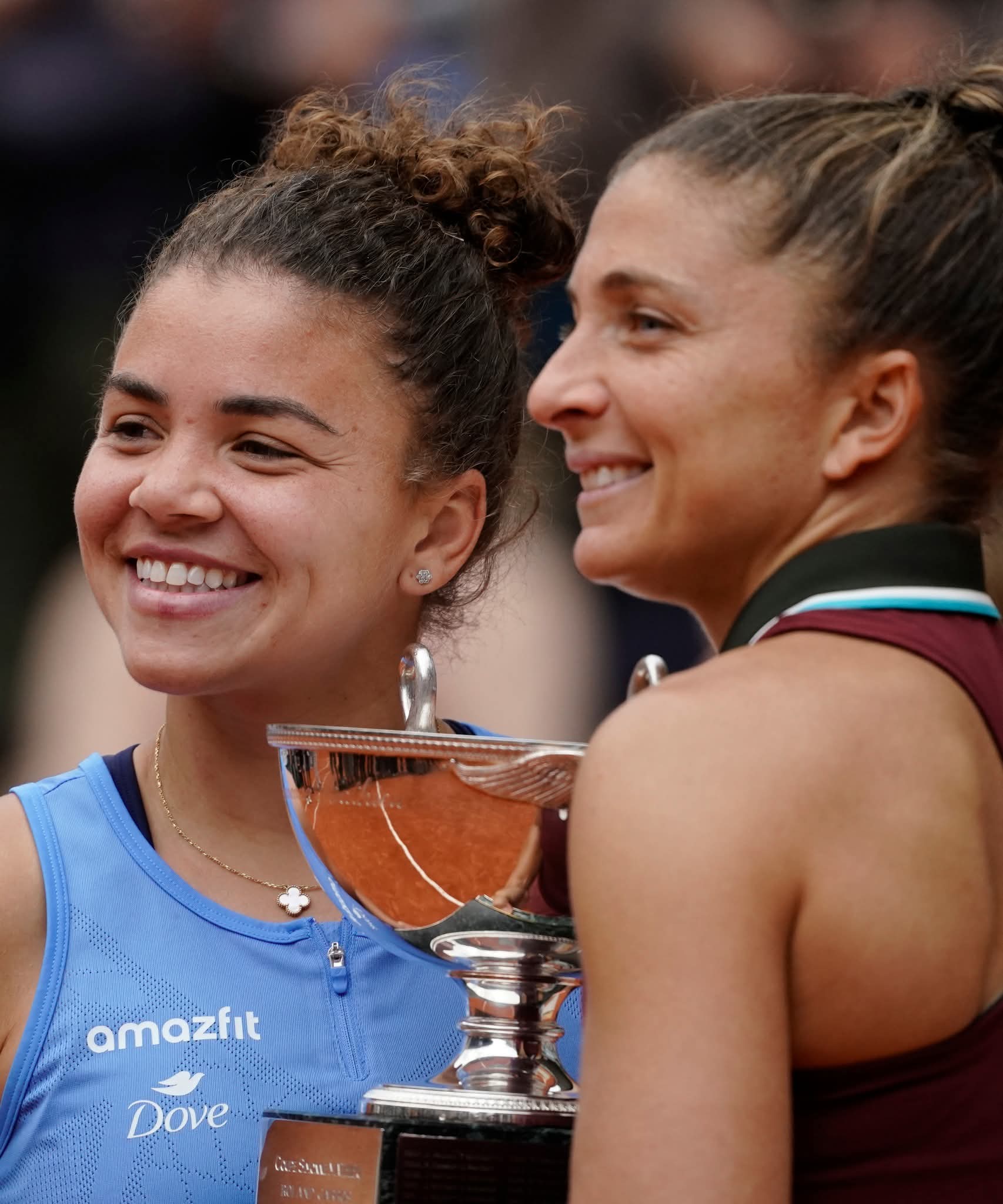 包含网球总决赛即将打响，冠军归属成谜的词条