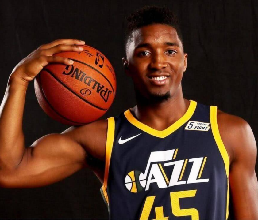 山西队碾压尼克斯,米切尔惊艳四座 山西队碾压尼克斯,米切尔惊艳四座