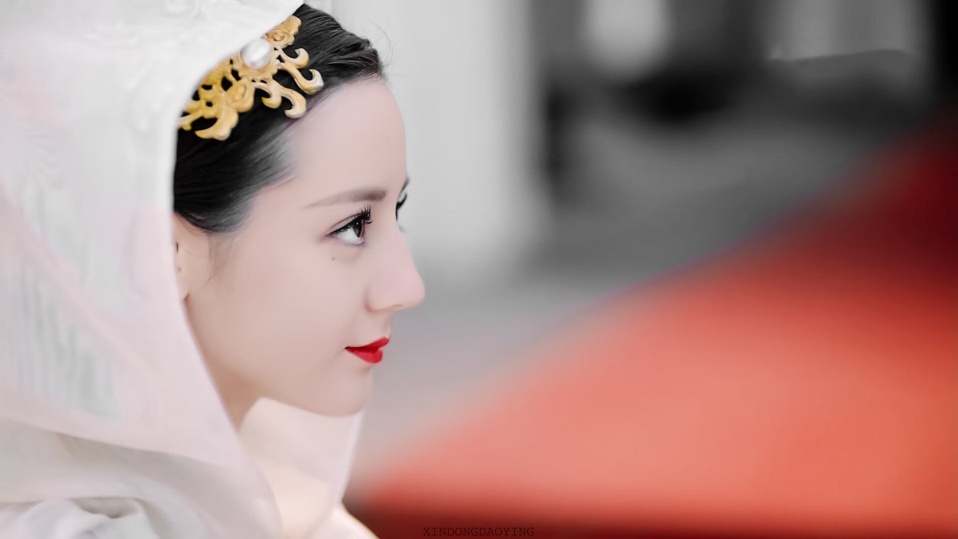 开云sport-唯一的桥梁，当伊萨克在巴格达的硝烟与基辅的烛光之间奔跑